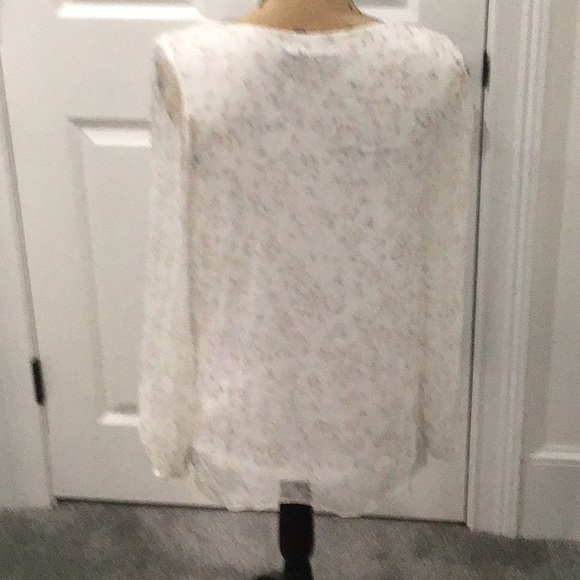 Floral top (grey & blush delicate pattern) long sleeve. - Picture 3 of 4